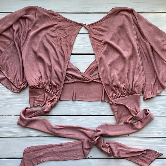 Forever 21 Wrap Around Crop Top size M - Picture 3 of 4